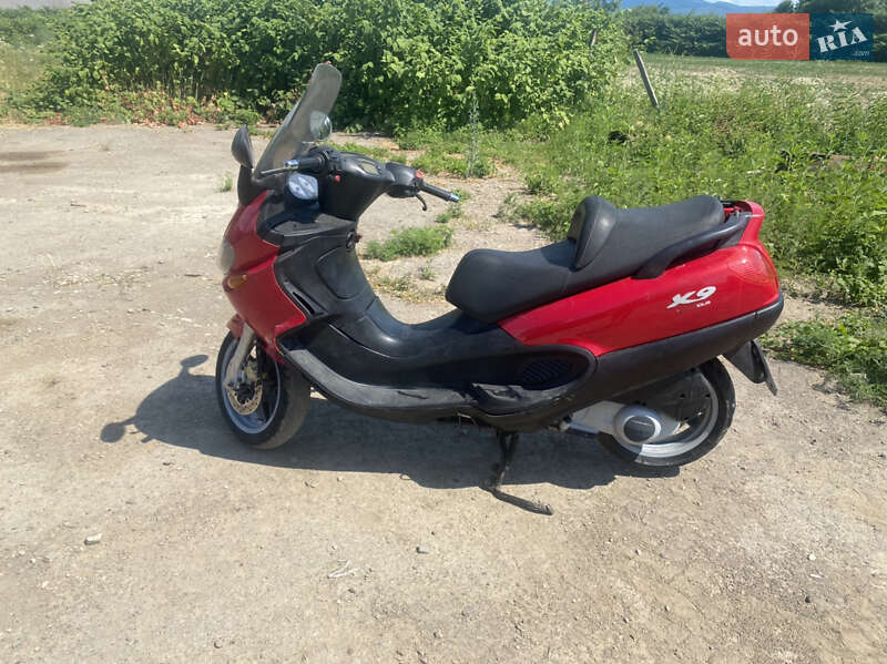 Макси-скутер Piaggio X9 2003 в Иршаве