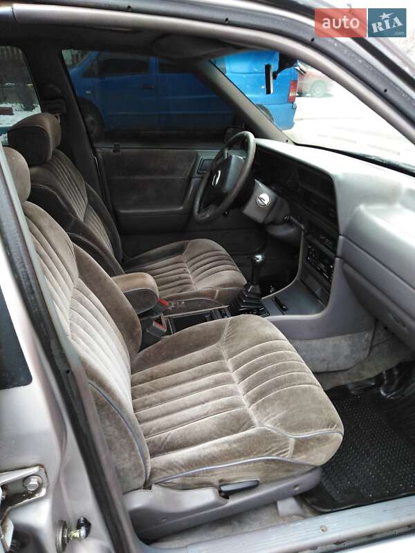 Седан Plymouth Acclaim 1990 в Мукачево
