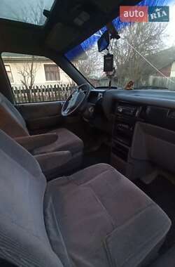 Минивэн Plymouth Voyager 1993 в 