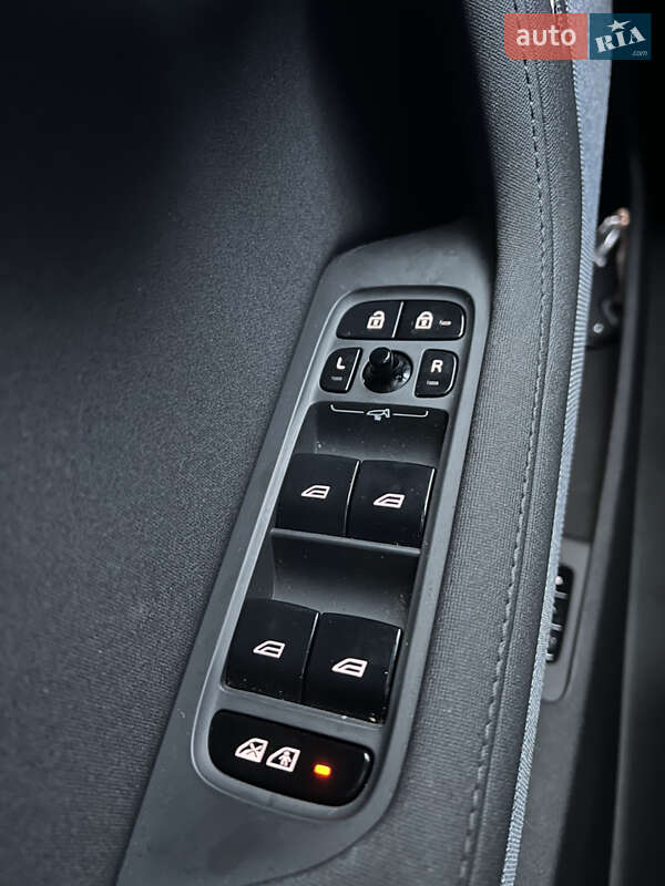 Седан Polestar 2 2020 в Львові