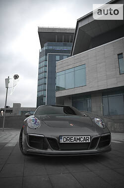 Купе Porsche 911 2017 в 