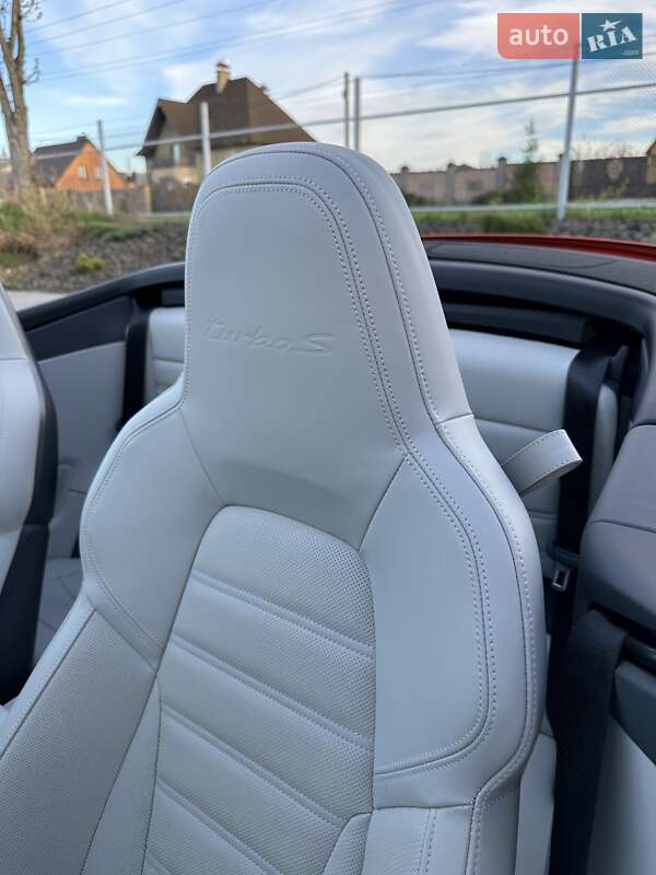 Кабріолет Porsche 911 2022 в Києві фото 42 Кабріолет Porsche 911 2022 в Києві