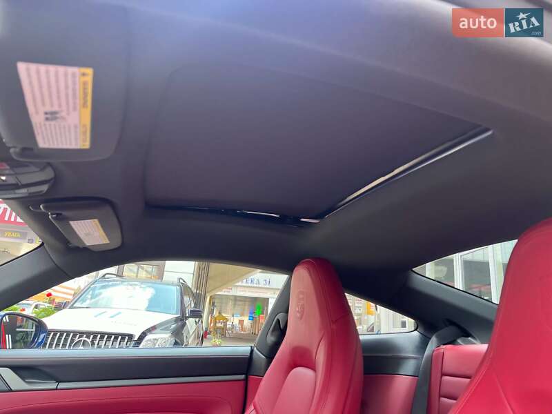 Купе Porsche 911 2022 в Львове