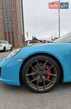 Купе Porsche 911 2016 в 