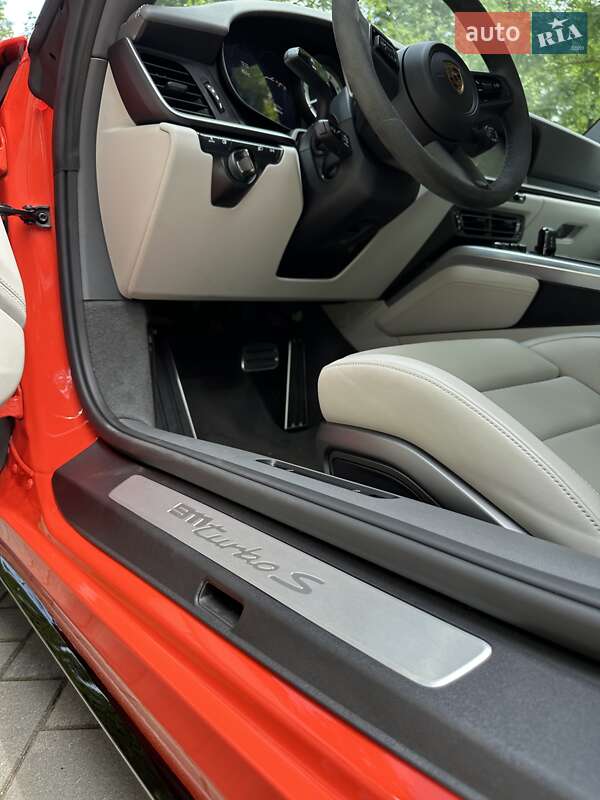 Кабріолет Porsche 911 2022 в Києві фото 18 Кабріолет Porsche 911 2022 в Києві