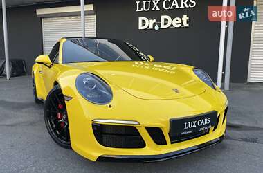Купе Porsche 911 2017 в 