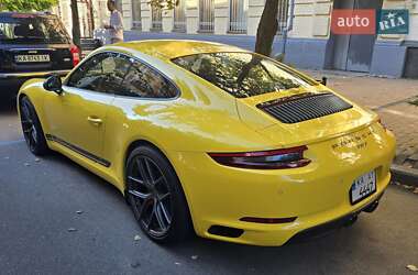 Купе Porsche 911 2018 в 