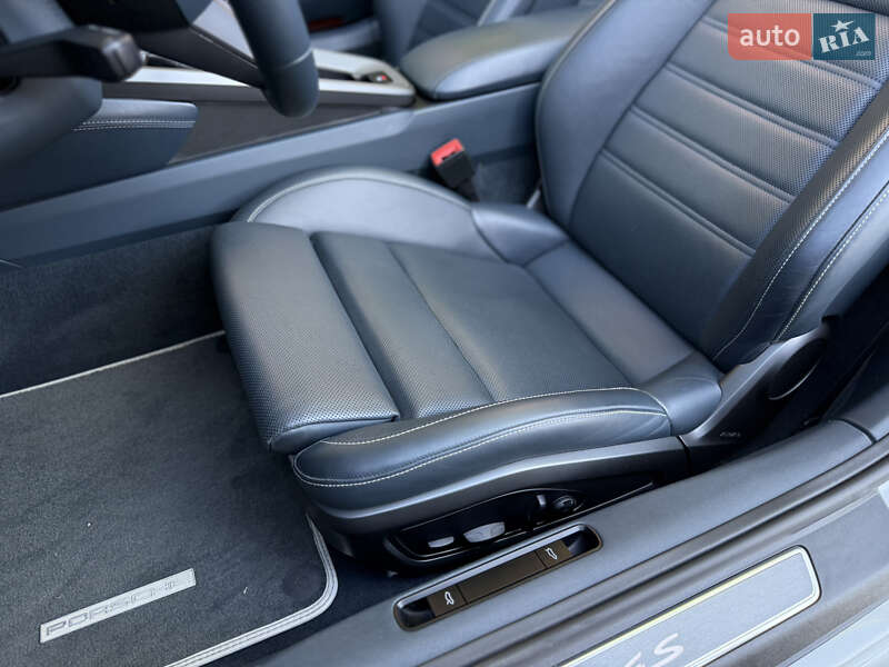 Кабриолет Porsche 911 2022 в Львове