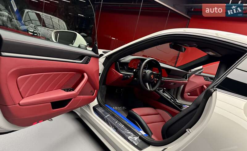Купе Porsche 911 2025 в Києві фото 22 Купе Porsche 911 2025 в Києві