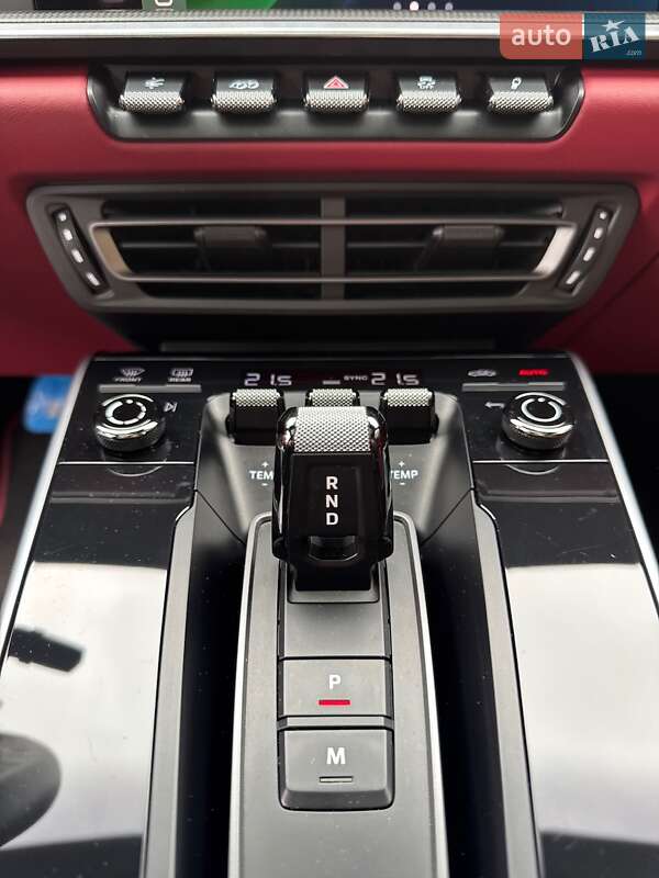 Купе Porsche 911 2024 в Києві фото 48 Купе Porsche 911 2024 в Києві