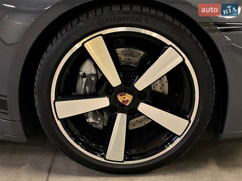 Купе Porsche 911 2025 в Киеве