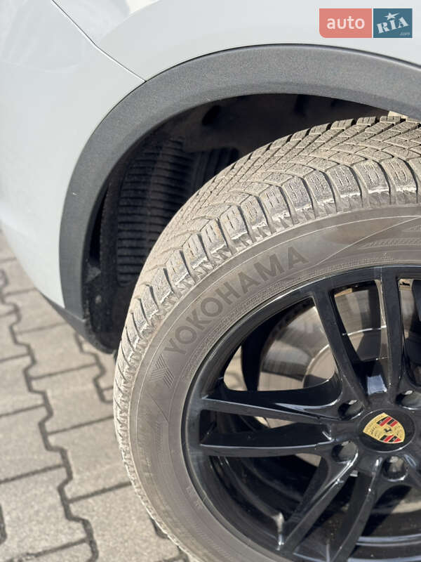 Внедорожник / Кроссовер Porsche Cayenne Coupe 2020 в Киеве