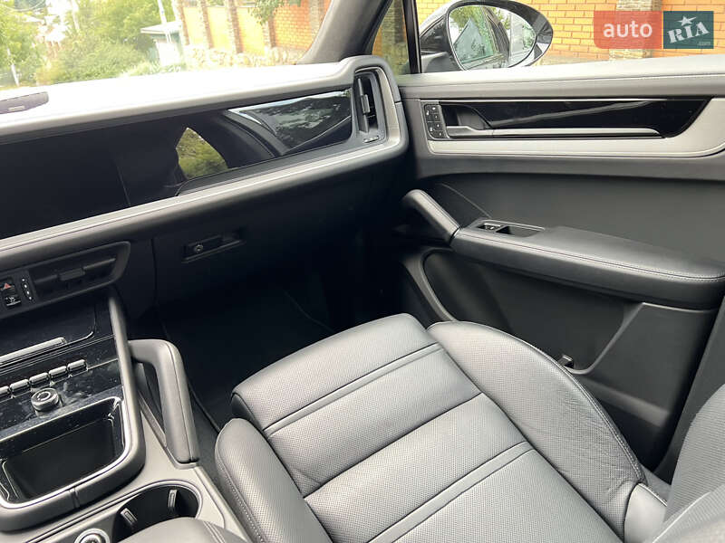 Внедорожник / Кроссовер Porsche Cayenne Coupe 2023 в Киеве