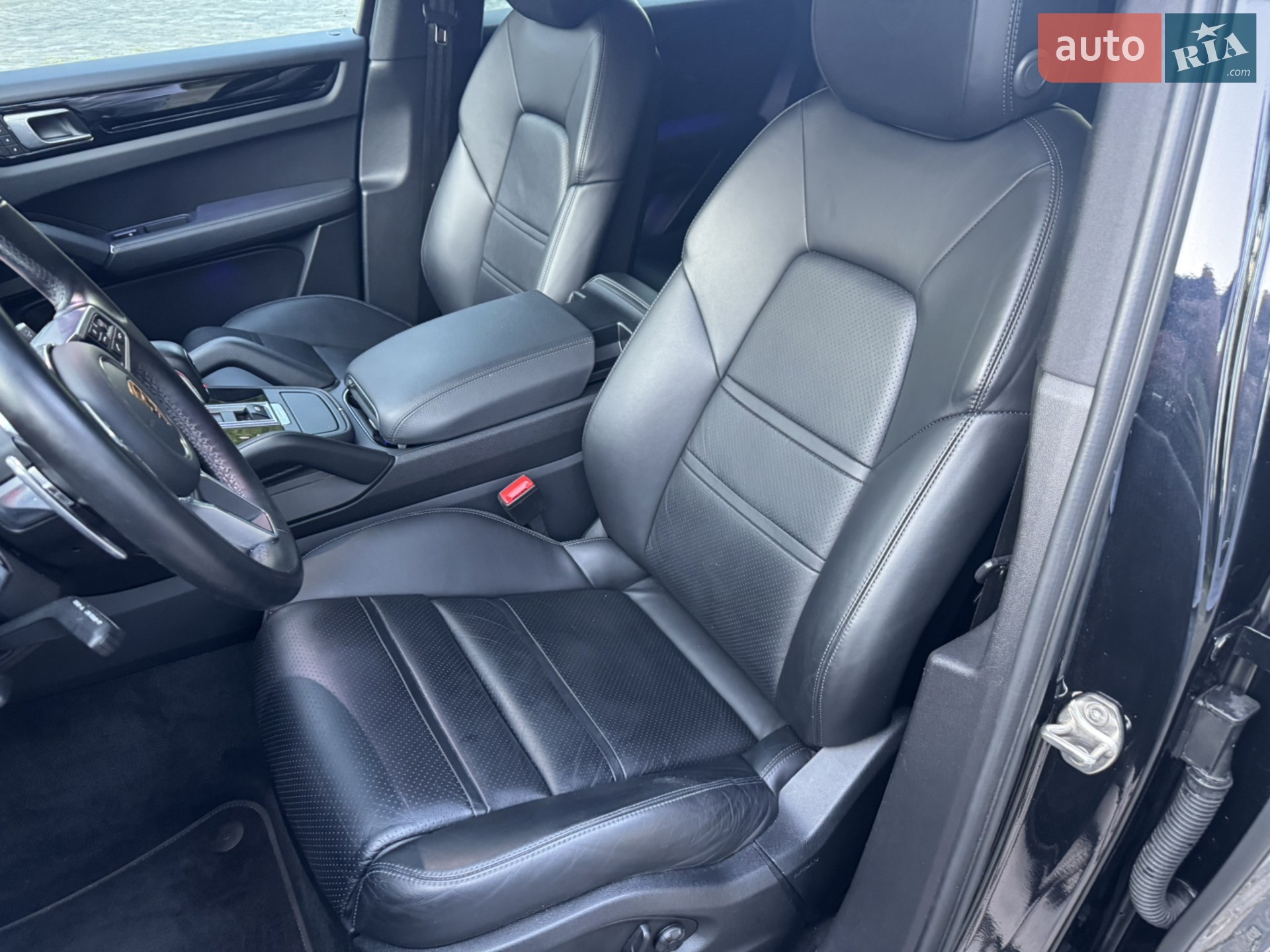 2021 Porsche Cayenne Coupe - мініатюра 16