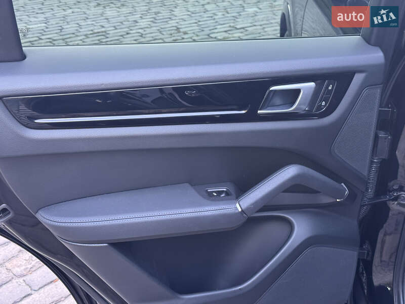 Внедорожник / Кроссовер Porsche Cayenne Coupe 2021 в Киеве фото 18 Внедорожник / Кроссовер Porsche Cayenne Coupe 2021 в Киеве