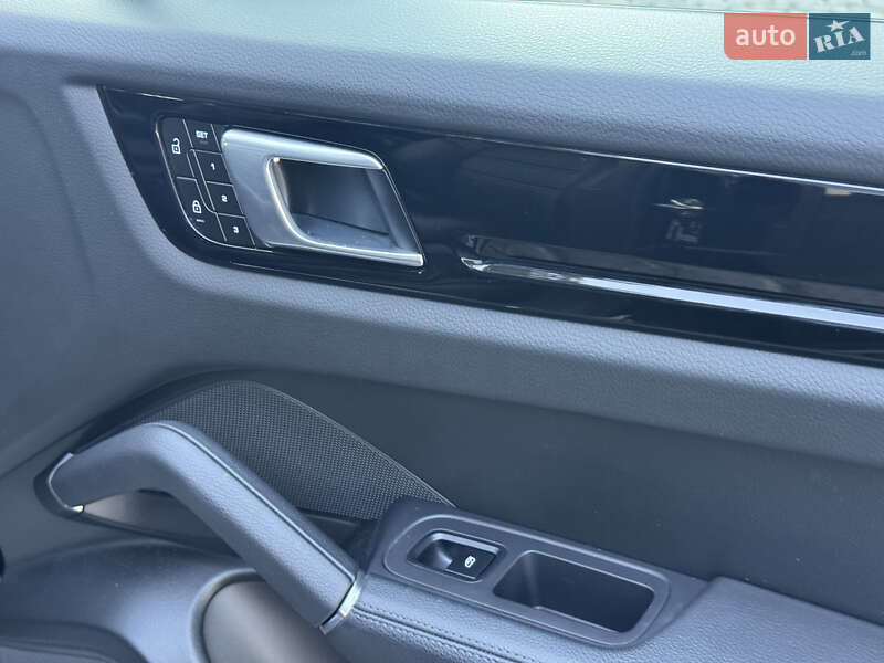 Внедорожник / Кроссовер Porsche Cayenne Coupe 2021 в Киеве фото 25 Внедорожник / Кроссовер Porsche Cayenne Coupe 2021 в Киеве