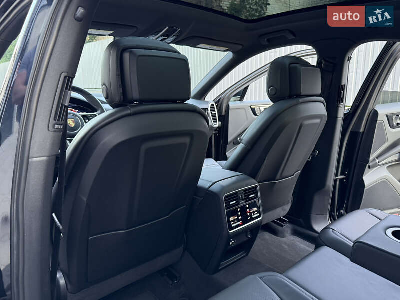 Внедорожник / Кроссовер Porsche Cayenne Coupe 2023 в Киеве