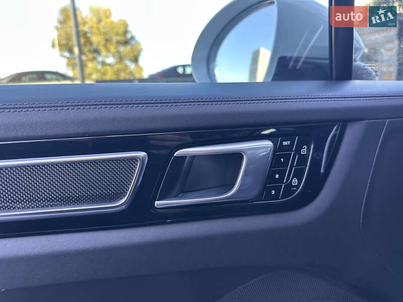 Внедорожник / Кроссовер Porsche Cayenne Coupe 2019 в Киеве