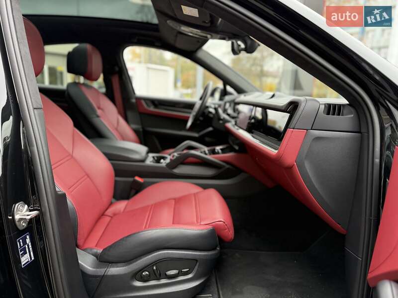 Позашляховик / Кросовер Porsche Cayenne Coupe 2024 в Києві фото 16 Позашляховик / Кросовер Porsche Cayenne Coupe 2024 в Києві