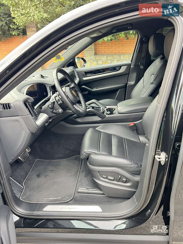 Позашляховик / Кросовер Porsche Cayenne Coupe 2023 в Києві фото 35 Позашляховик / Кросовер Porsche Cayenne Coupe 2023 в Києві