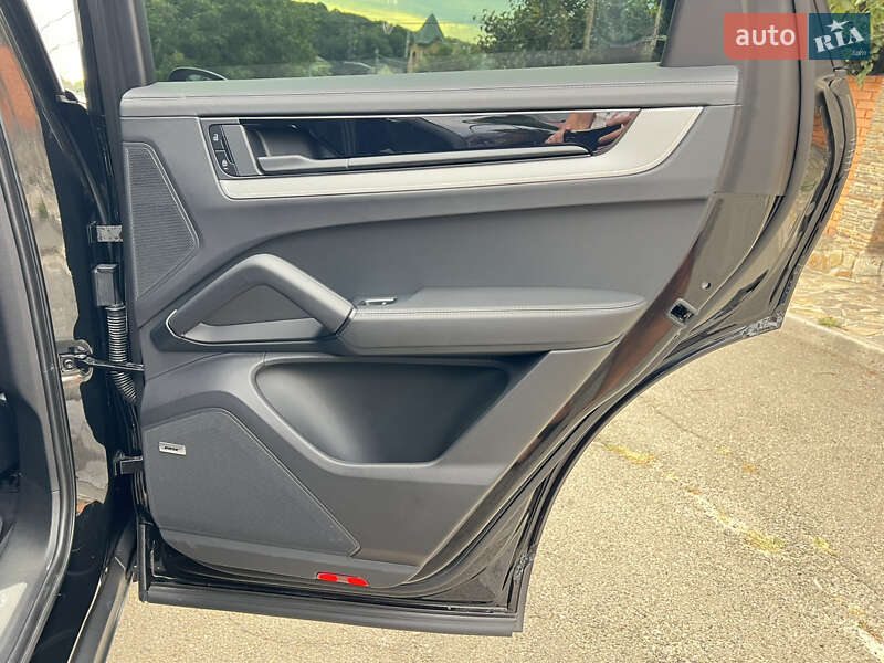 Позашляховик / Кросовер Porsche Cayenne Coupe 2023 в Києві фото 38 Позашляховик / Кросовер Porsche Cayenne Coupe 2023 в Києві