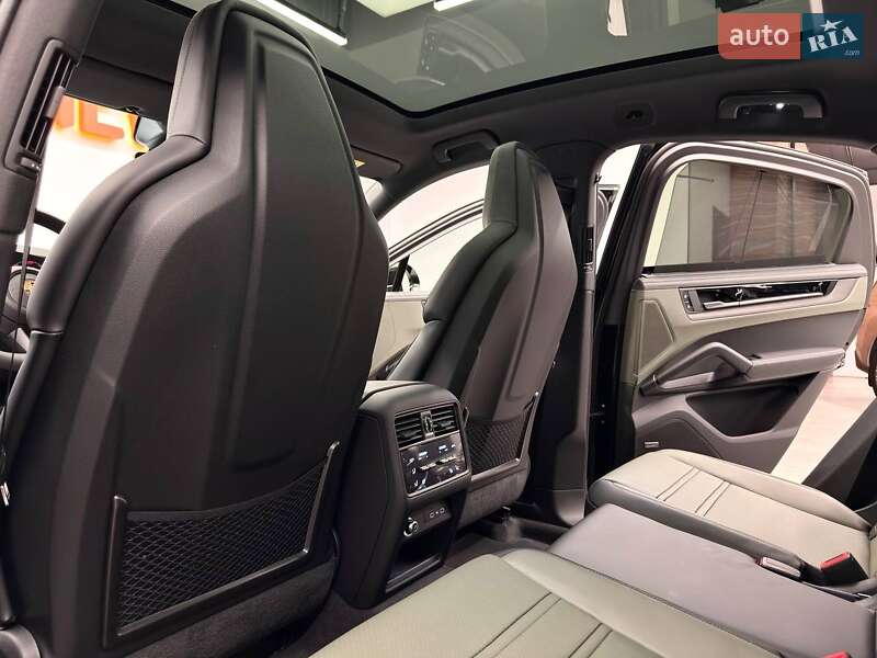 Внедорожник / Кроссовер Porsche Cayenne Coupe 2025 в Киеве
