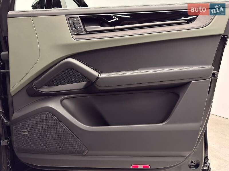 Внедорожник / Кроссовер Porsche Cayenne Coupe 2025 в Киеве