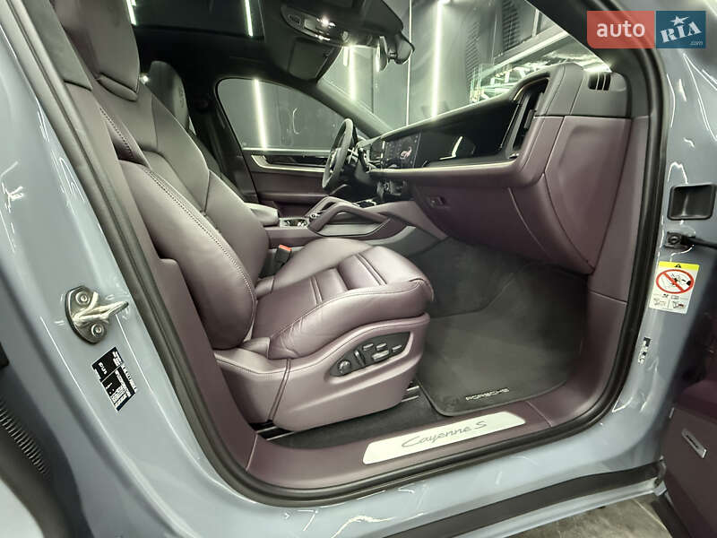 Позашляховик / Кросовер Porsche Cayenne Coupe 2023 в Києві фото 13 Позашляховик / Кросовер Porsche Cayenne Coupe 2023 в Києві