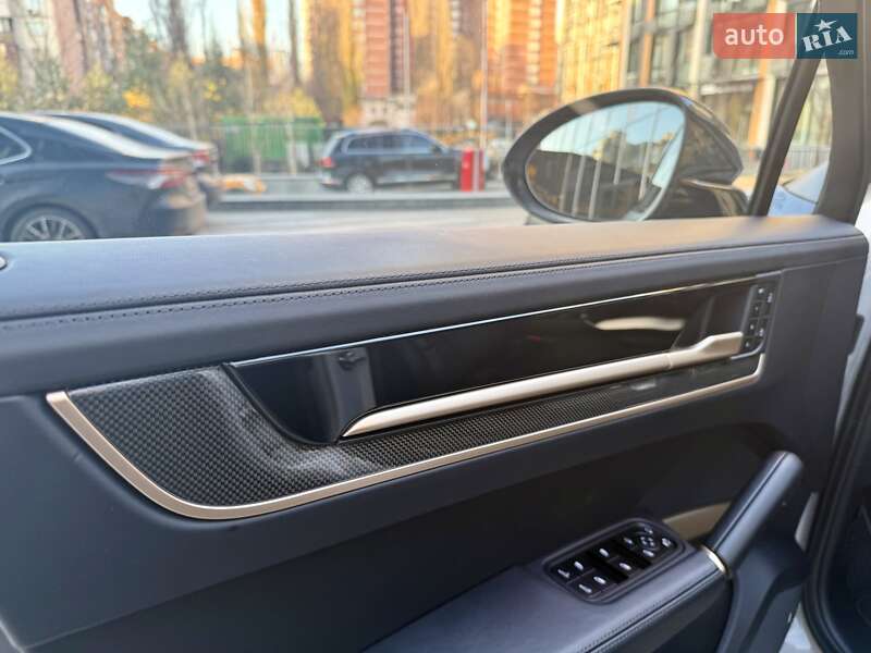 Позашляховик / Кросовер Porsche Cayenne Coupe 2024 в Києві фото 36 Позашляховик / Кросовер Porsche Cayenne Coupe 2024 в Києві