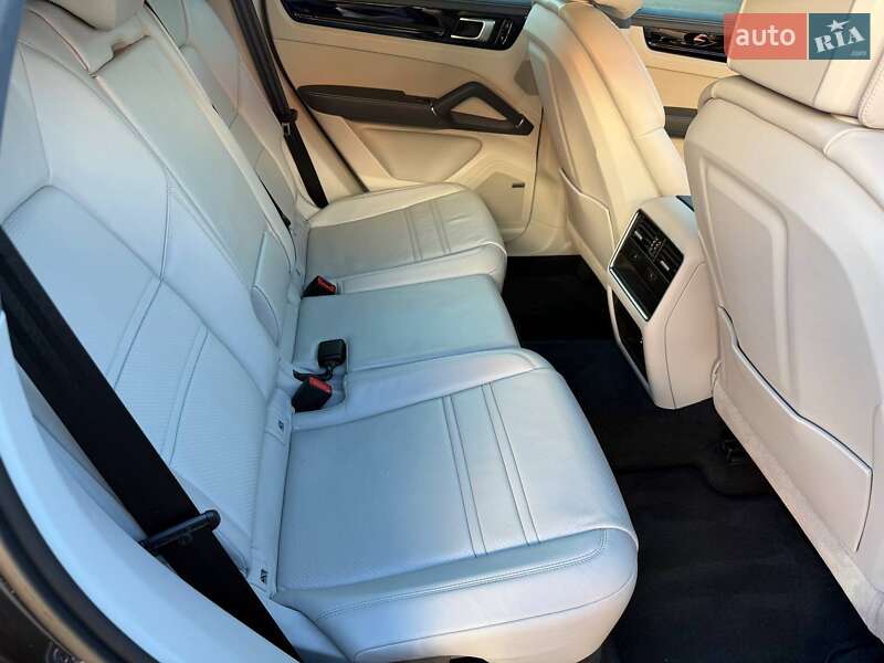 Внедорожник / Кроссовер Porsche Cayenne Coupe 2020 в Киеве