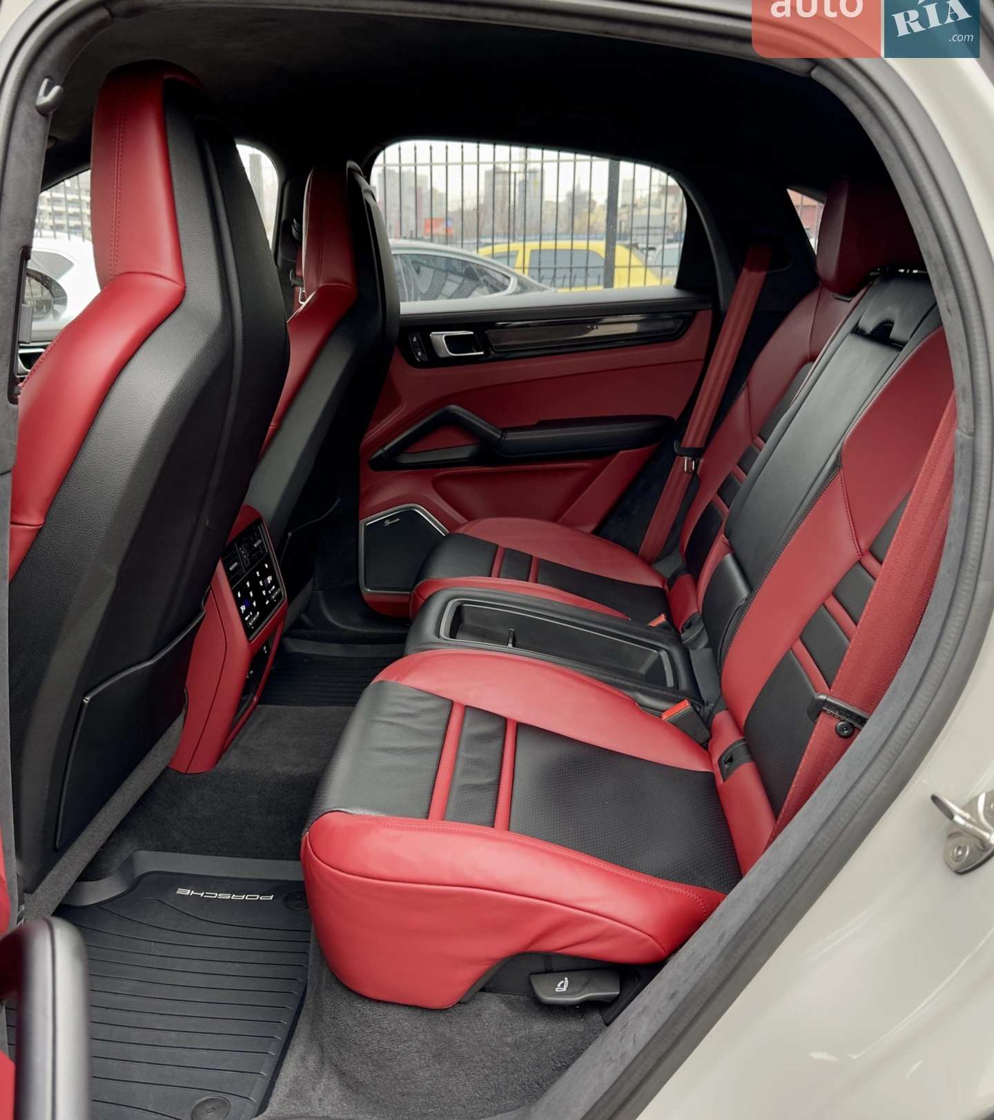 2021 Porsche Cayenne Coupe - мініатюра 25