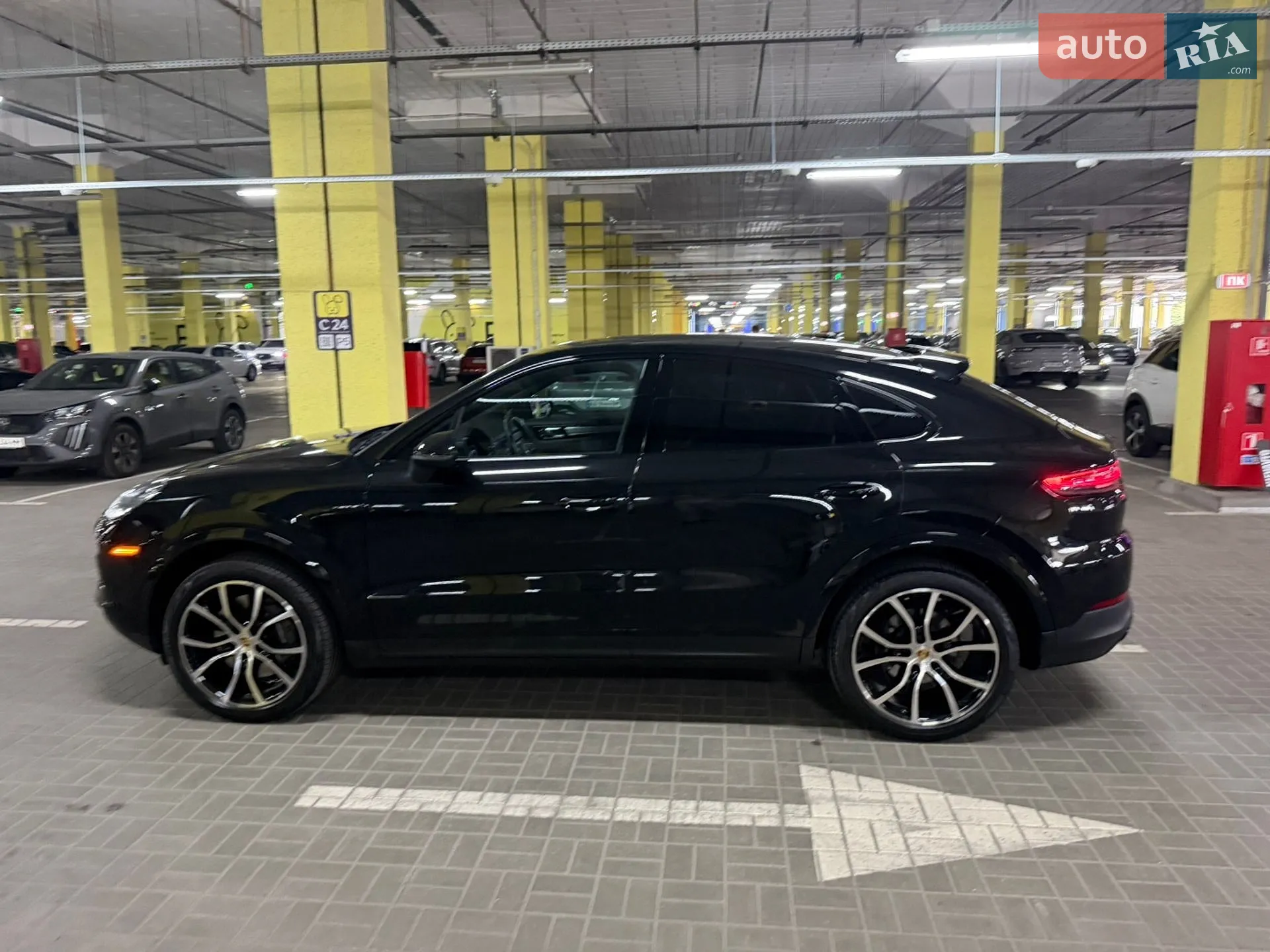 2022 Porsche Cayenne Coupe - мініатюра 9