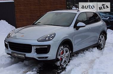 Внедорожник / Кроссовер Porsche Cayenne 2015 в Киеве