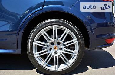 Позашляховик / Кросовер Porsche Cayenne 2013 в 