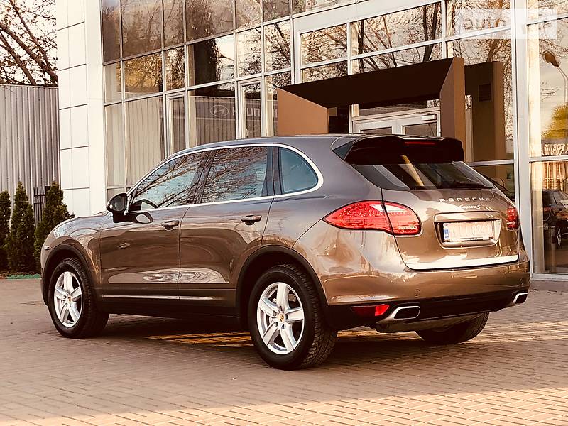 Porsche Cayenne 2012 года
