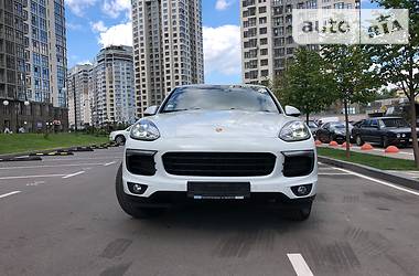 Внедорожник / Кроссовер Porsche Cayenne 2015 в Киеве