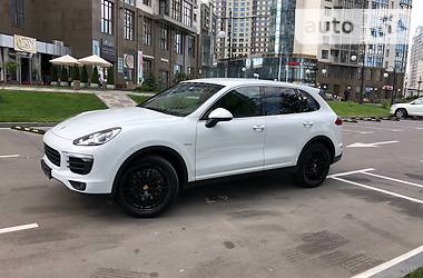 Внедорожник / Кроссовер Porsche Cayenne 2015 в Киеве