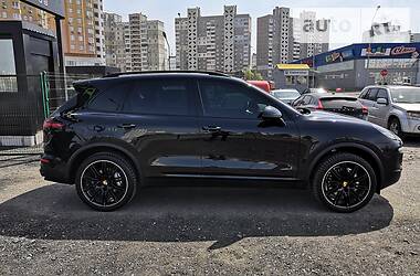 Позашляховик / Кросовер Porsche Cayenne 2016 в 