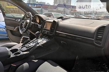Позашляховик / Кросовер Porsche Cayenne 2016 в 