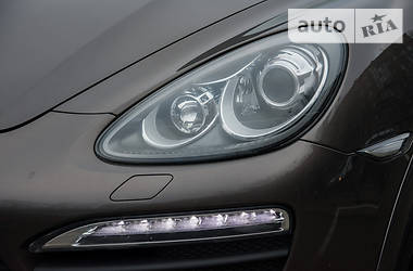 Внедорожник / Кроссовер Porsche Cayenne 2010 в 