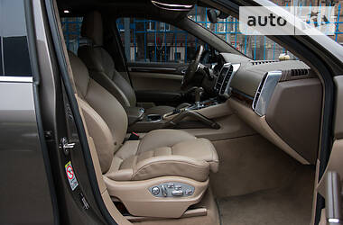 Внедорожник / Кроссовер Porsche Cayenne 2010 в 
