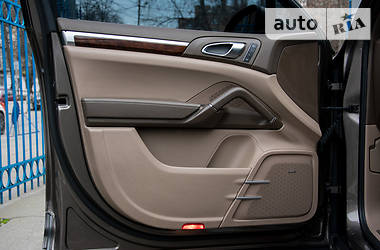 Внедорожник / Кроссовер Porsche Cayenne 2010 в 
