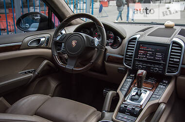 Внедорожник / Кроссовер Porsche Cayenne 2010 в 