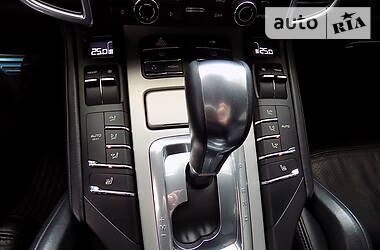 Позашляховик / Кросовер Porsche Cayenne 2010 в 