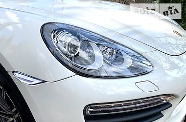 Внедорожник / Кроссовер Porsche Cayenne 2012 в Киеве