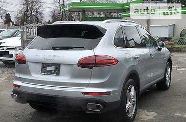 Внедорожник / Кроссовер Porsche Cayenne 2015 в 