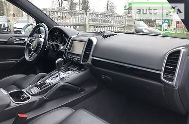 Внедорожник / Кроссовер Porsche Cayenne 2015 в 