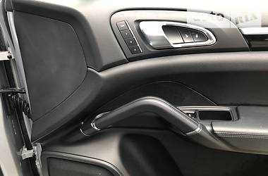 Внедорожник / Кроссовер Porsche Cayenne 2015 в 