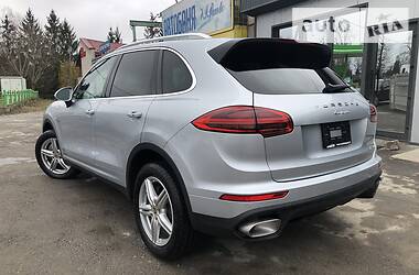 Внедорожник / Кроссовер Porsche Cayenne 2015 в 