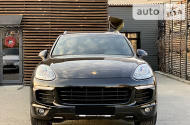 Внедорожник / Кроссовер Porsche Cayenne 2015 в 